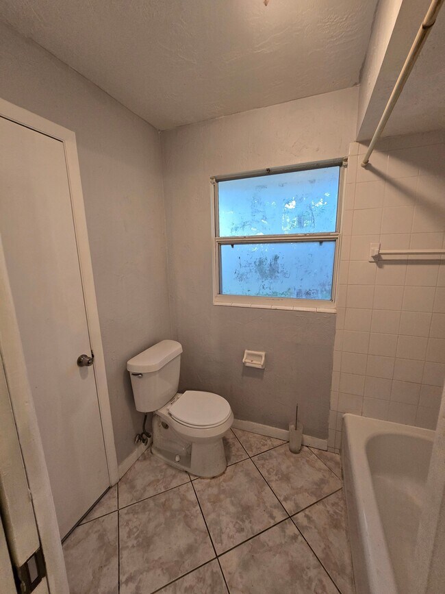 Photo - 3413 Sherwood Dr Unit Apt B