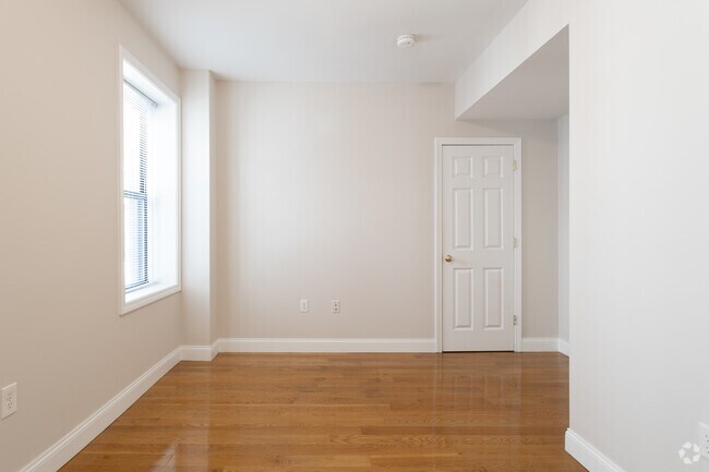 2BR, 1BA - 725 Merrimack