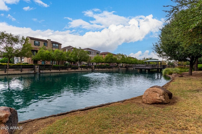 Building Photo - 1634 E Canyon Creek Dr