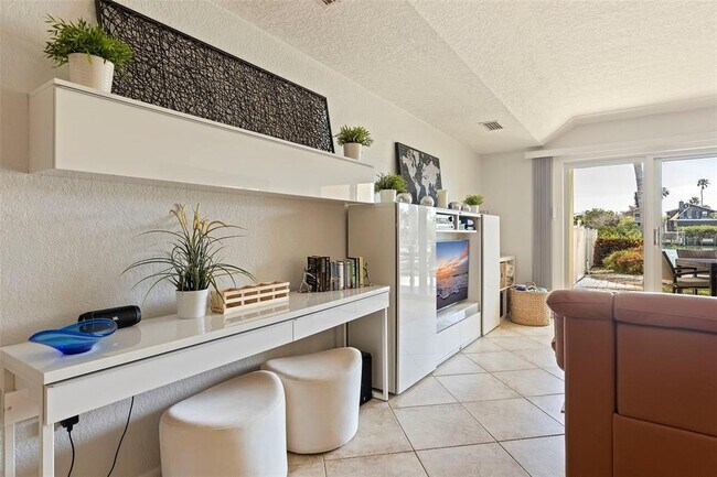 Photo - 12100 Capri Cir S Unidad 105