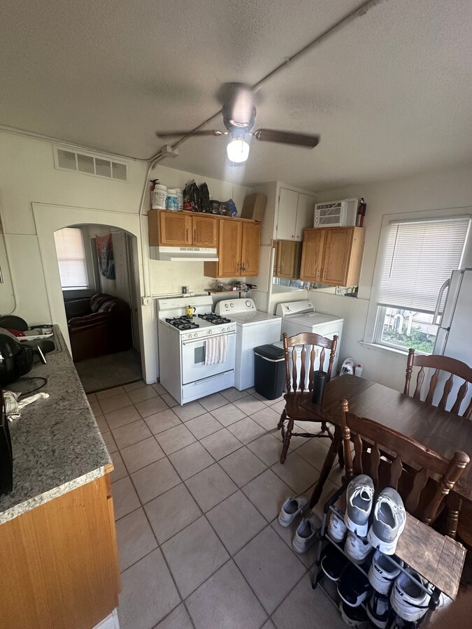 Photo - 617 10th St N