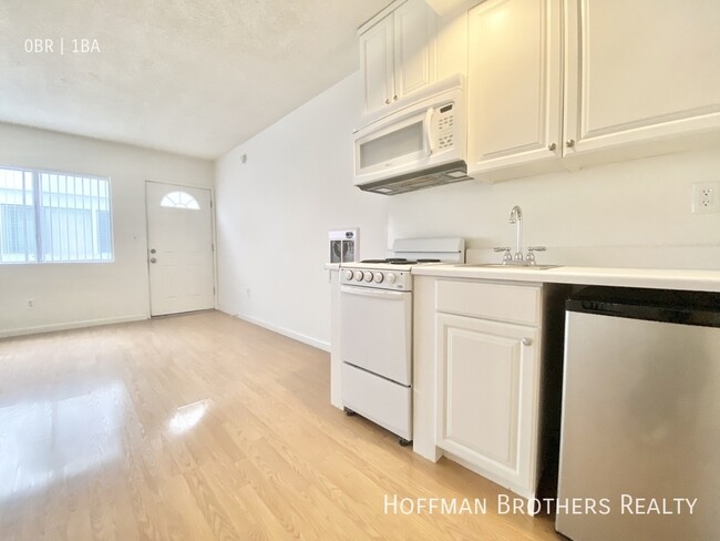 Photo - 634 N St Andrews Pl Unidad 2 Rental