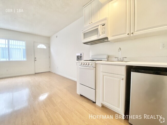 Building Photo - 634 N St Andrews Pl Unit 2 Rental