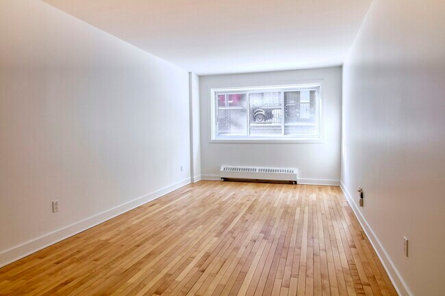 Photo - 4570-4590 Queen-Mary