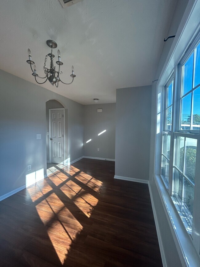 Photo - 104 Alice Walker Dr