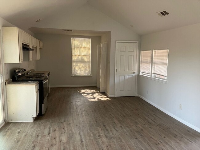 Photo - 2003 Johnson St