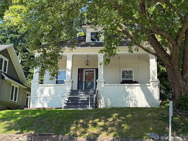 front view - 210 S Jefferson St