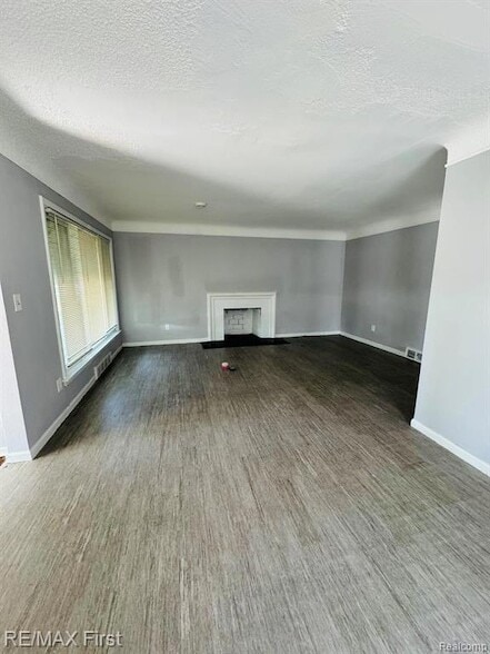 Photo - 15318 Whitcomb