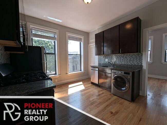 Photo - 629 W Oakdale Ave Unit 3