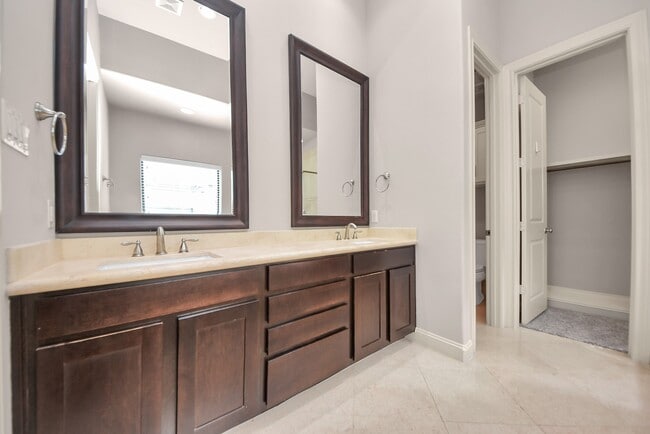 Photo - 1831 Dart St