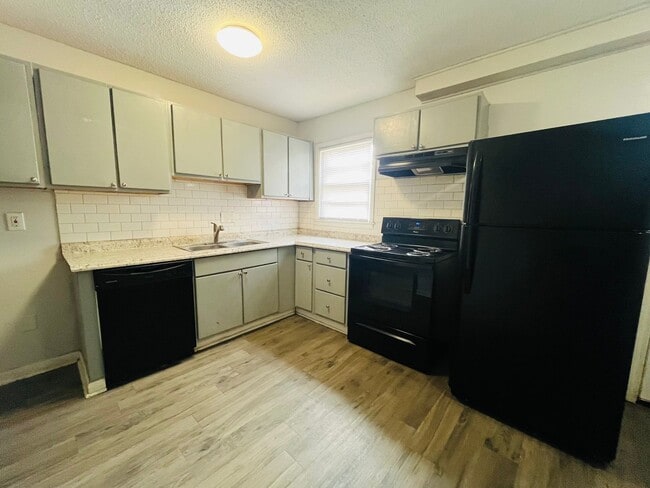 Building Photo - 131 Wall St Unit 114