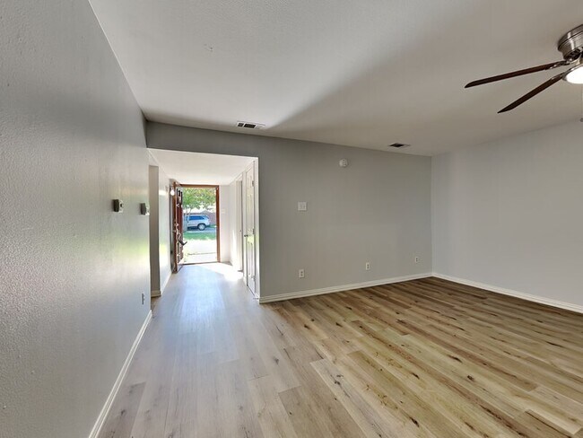 Photo - 1913 Briarwood Dr