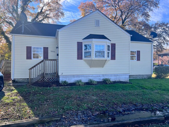 CHESAPEAKE - CUTE RENOVATED 3 BEDROOM COTTAGE - CHESAPEAKE - CUTE RENOVATED 3 BEDROOM COTTAGE House