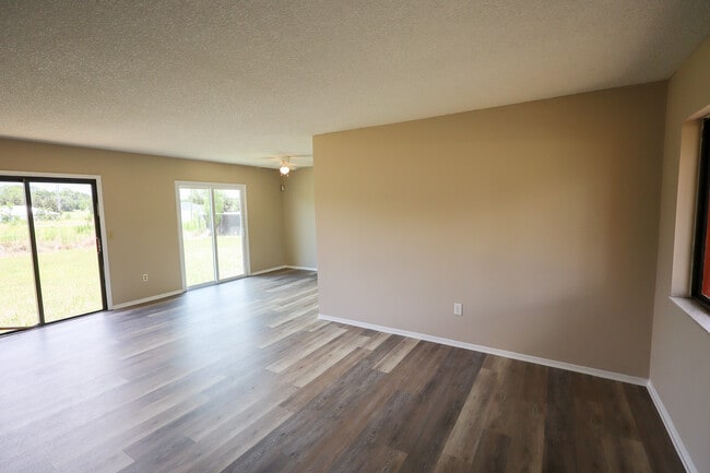 Photo - 199 Willow Rd