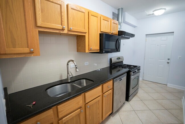 Photo - 2416 N Greenview Ave Unit G
