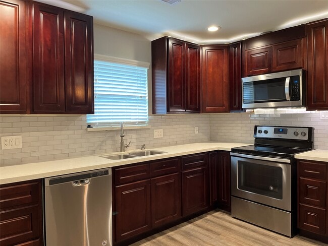 Photo - 304 S Shadowbend Dr