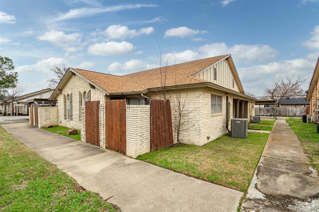 Building Photo - 724 E Pecan St Rental