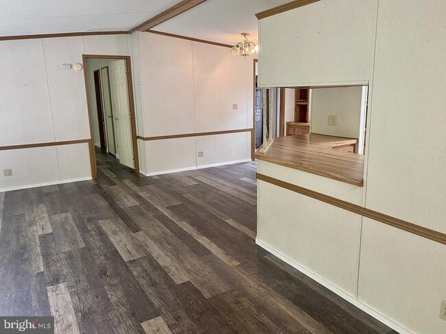 Photo - 746 Sawmill Rd