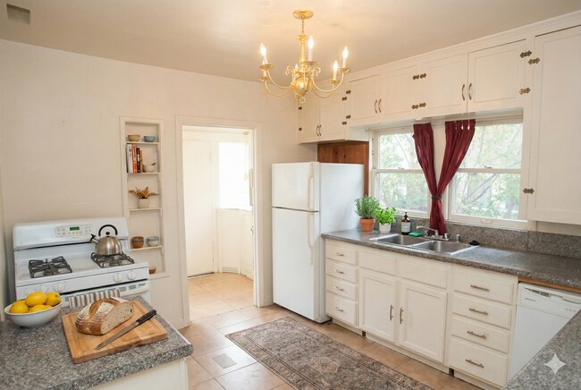 Photo - 1238 N Gardner St Unit #1238