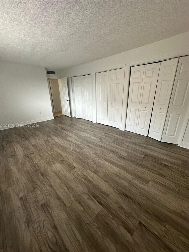 Photo - 6930 Miami Gardens Dr Unidad 1-408