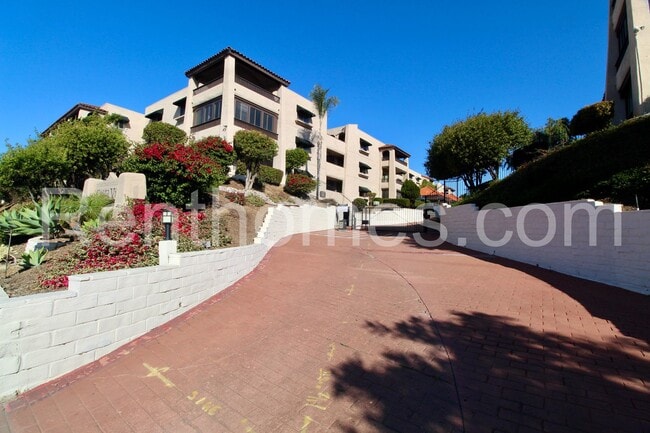 Building Photo - 2522 Clairemont Dr Unit 201