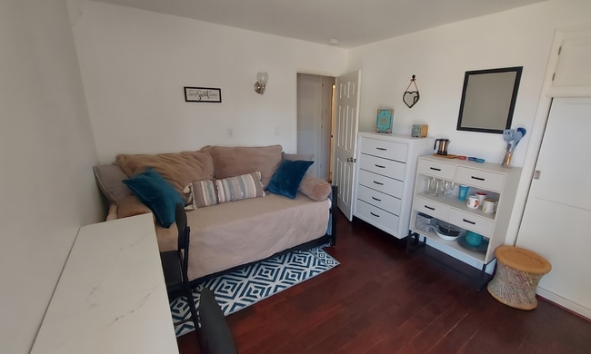 Couch/daybed combo! - 224 F St