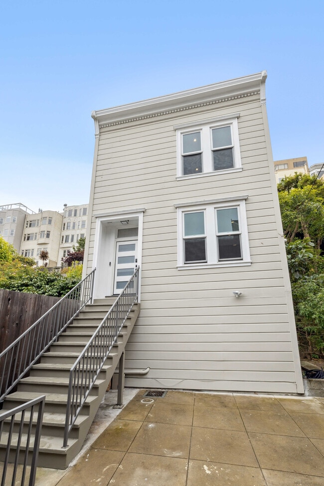 Building Photo - 971 Filbert St Rental