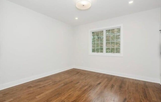 Photo - 142 Maple Ave