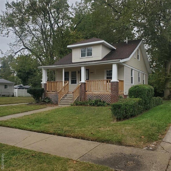 Photo - 15833 Winthrop St