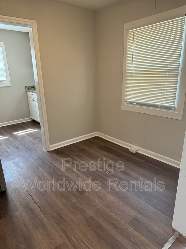 Photo - 1048 Brooks Rd