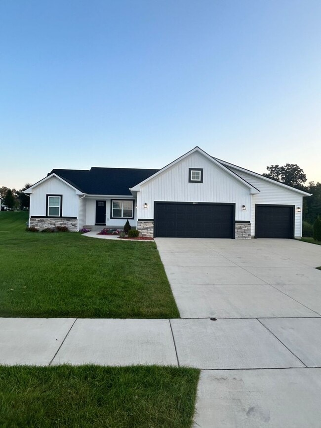 Building Photo - 3837 Delia Dr Rental