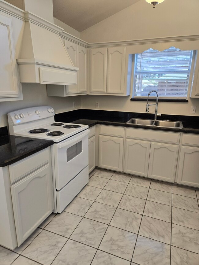 Building Photo - 630 S Dfw Dr Unit 2