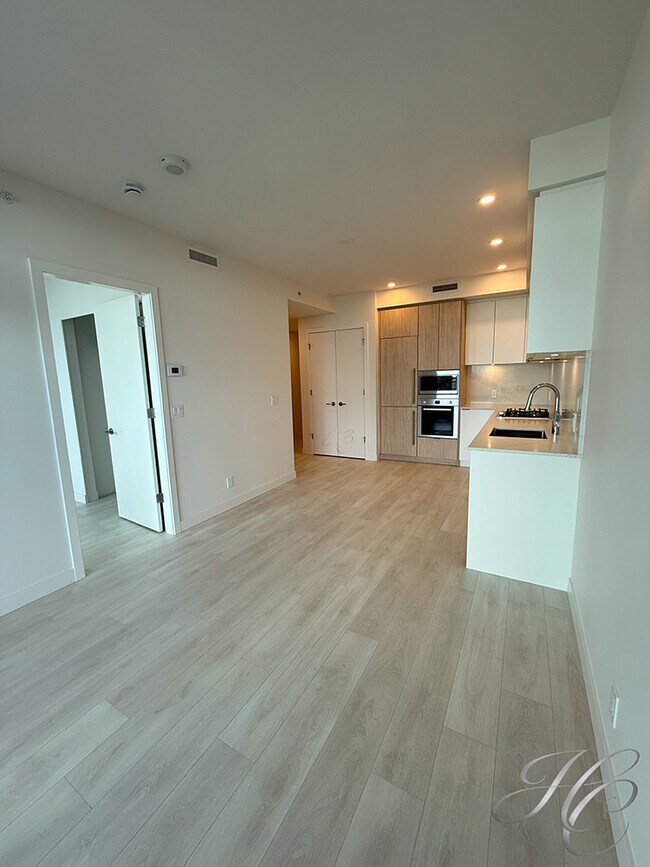 Photo - 537 Cottonwood Av