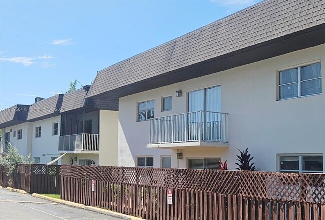 Building Photo - 8601 SW 94th St Unit 224W