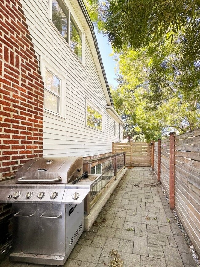 Photo - 300 NW 47th St
