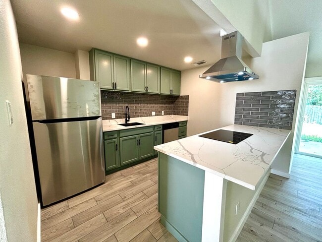 Building Photo - 1005 W MLK - House Unit House