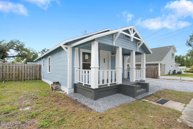 Photo - 206 E 2nd Ct