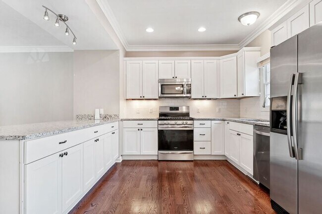 Photo - 330 Grace St