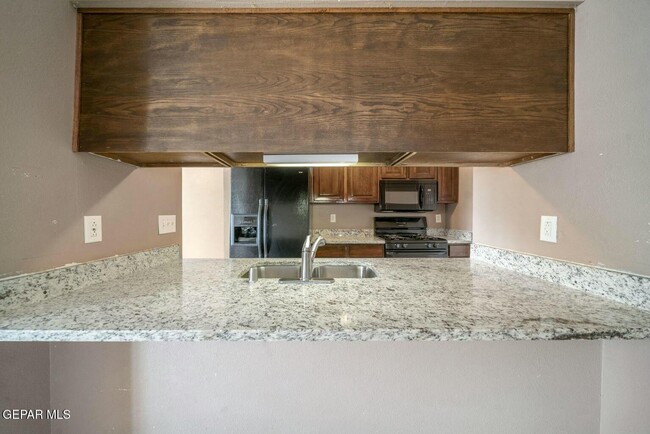 Photo - 3332 Wayside St