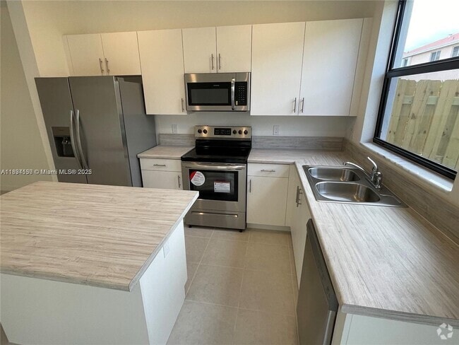 Building Photo - 883 NE 211th St Rental