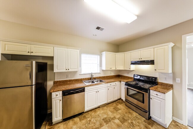 Photo - 112 Charlton Ln