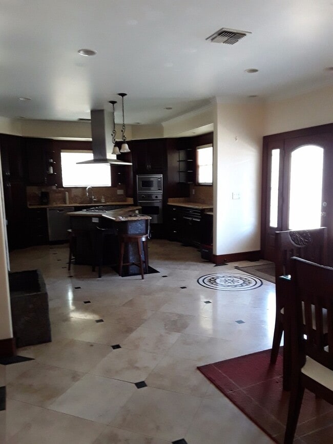 Photo - Large home in Lahaina for rent