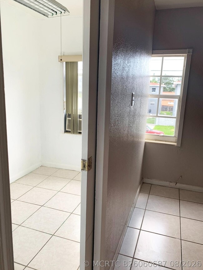Photo - 555 SW 16th Ave Unit 15