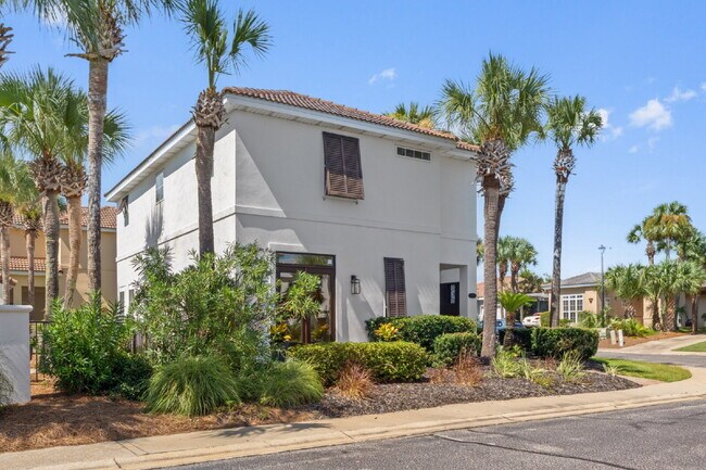 3 bedroom/ 2.5 bathroom in Destin, FL!