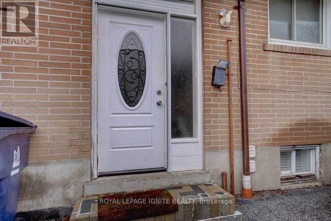 Photo - 53 Sundance Crescent