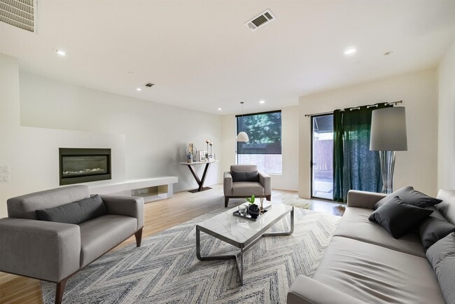 Photo - 2518 Mason St