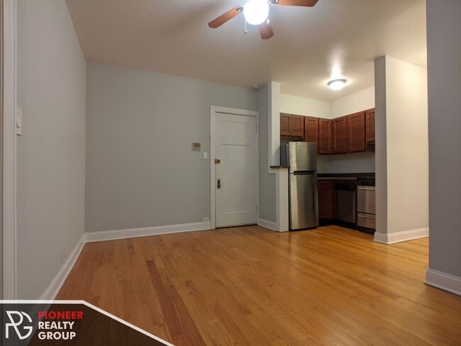 Photo - 835 W Wolfram St