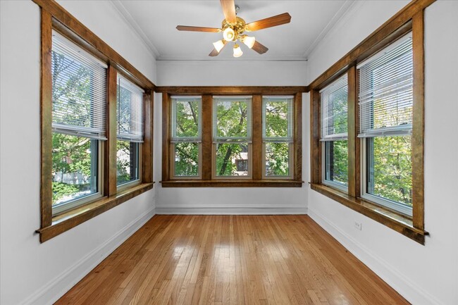 Building Photo - 1537 W Addison St Unit 2 Rental