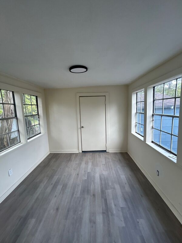 Photo - 437 Erie St