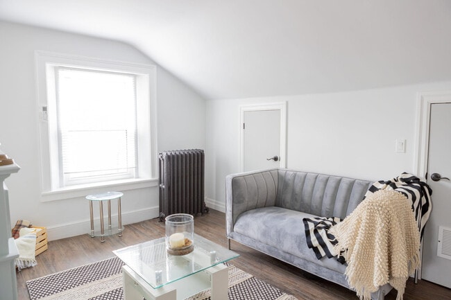 Building Photo - 2014 Edinburgh Dr